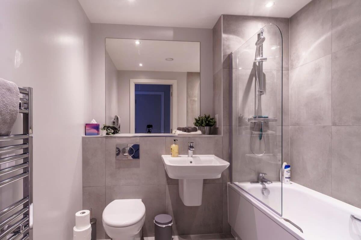 Fantastic 3 Bedroom Manchester Apartment Exteriör bild